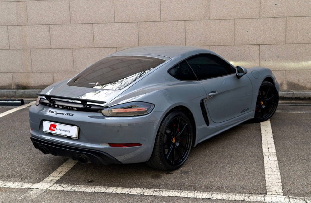 Porsche 718 Cayman