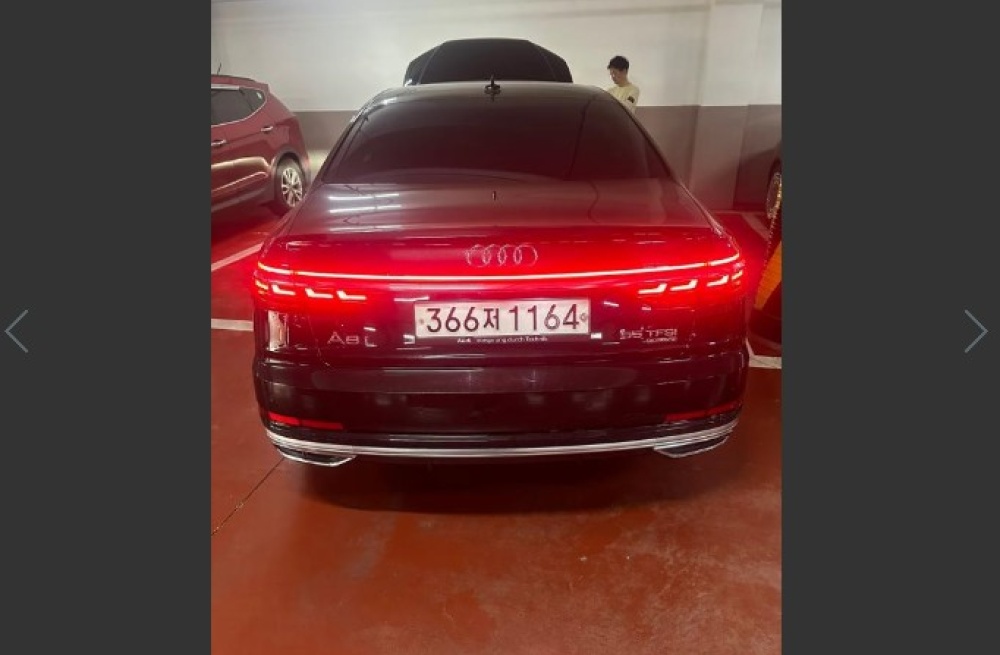 Audi A8 (D5)