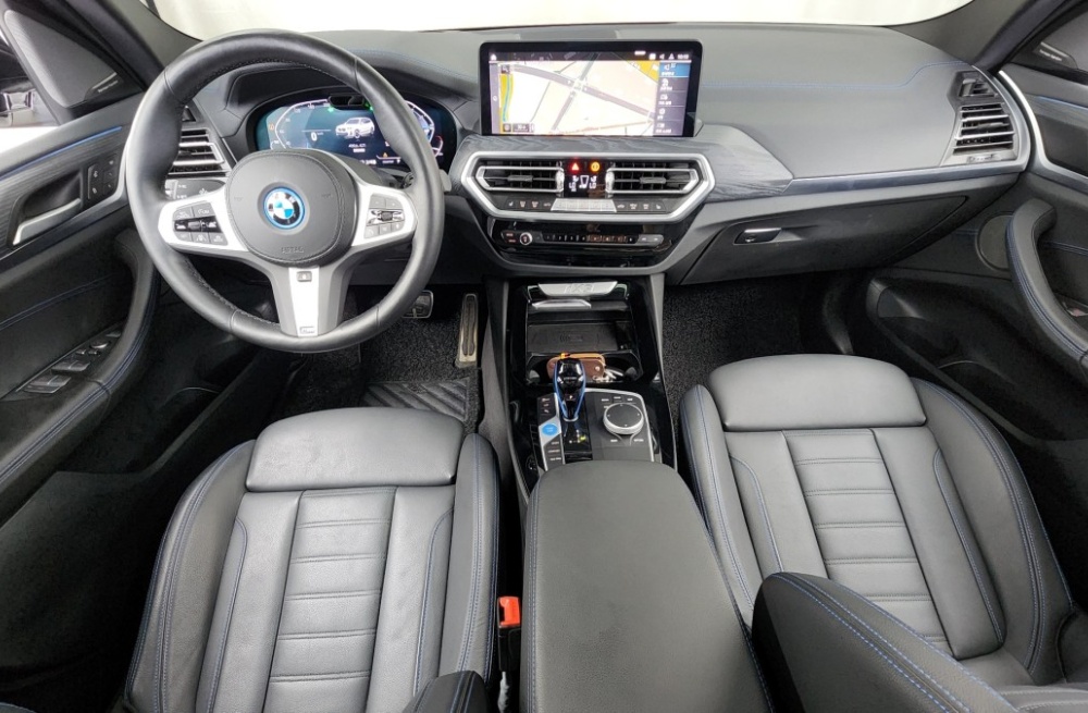 BMW iX3