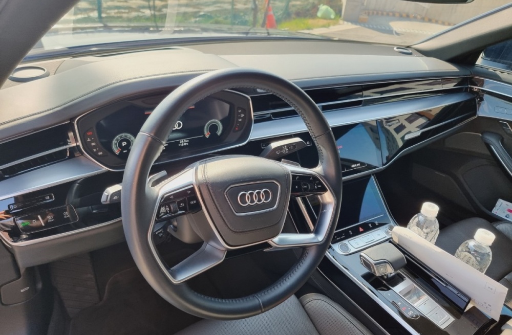 Audi A8 (D5)