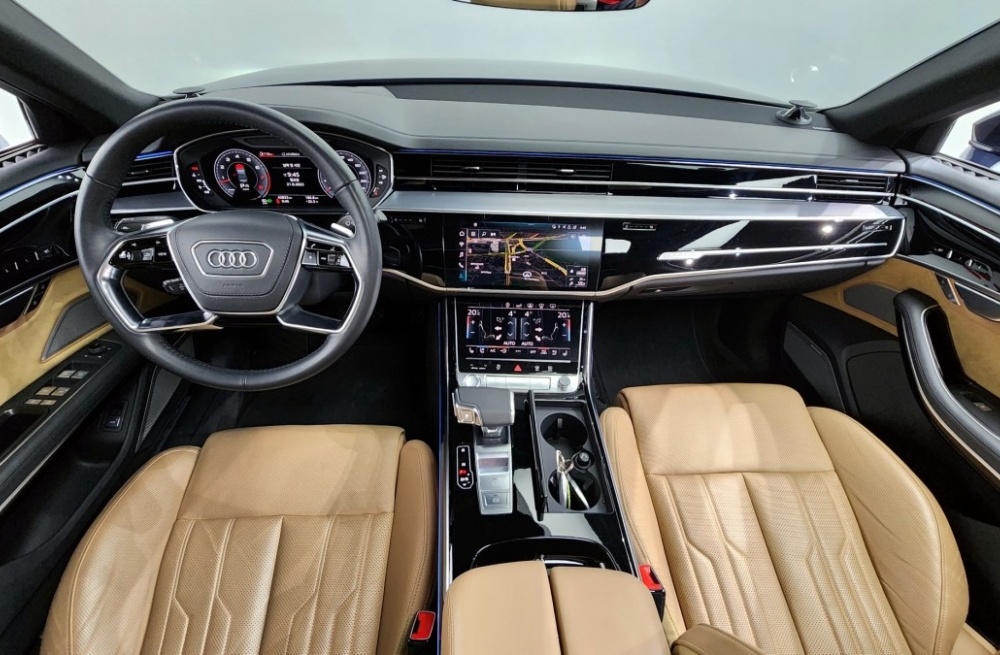 Audi A8 (D5)