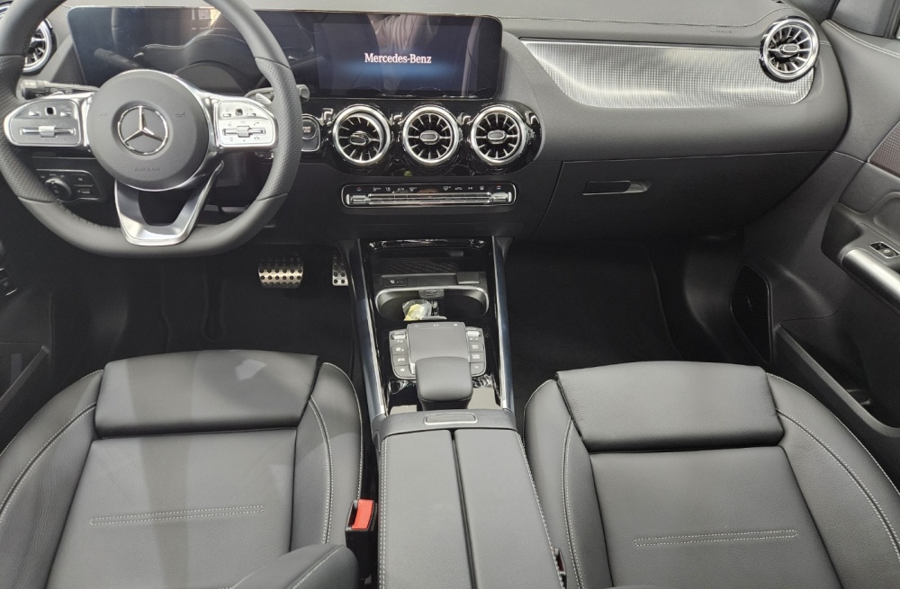 Mercedes-Benz EQA-H243