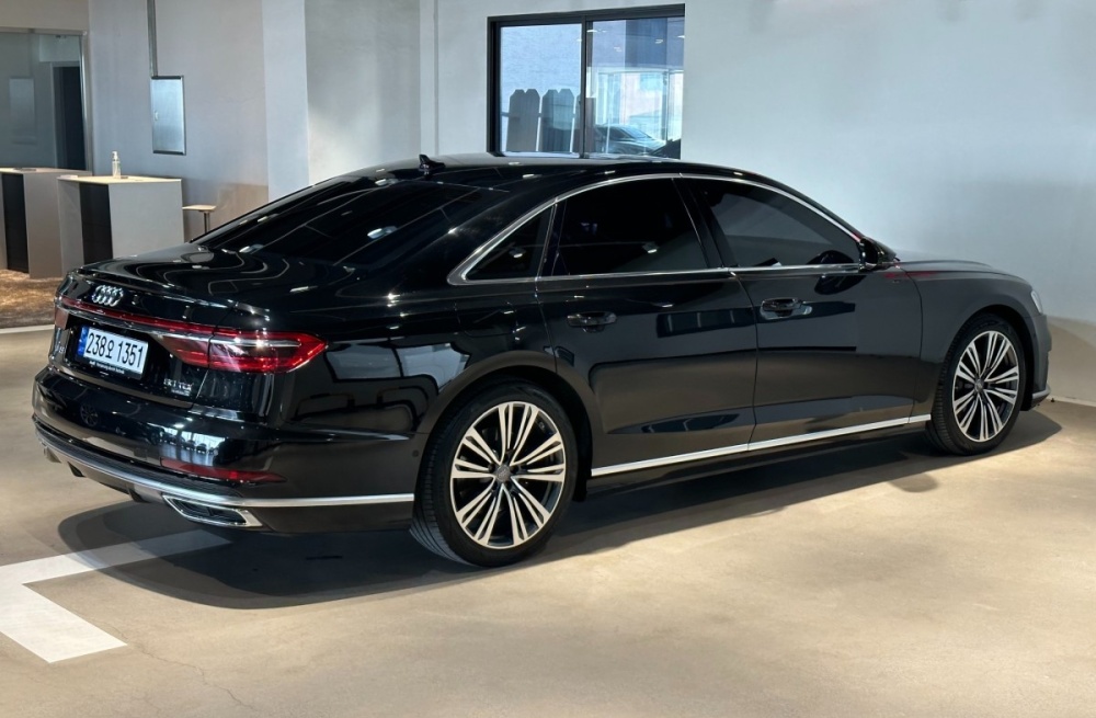 Audi A8 (D5)