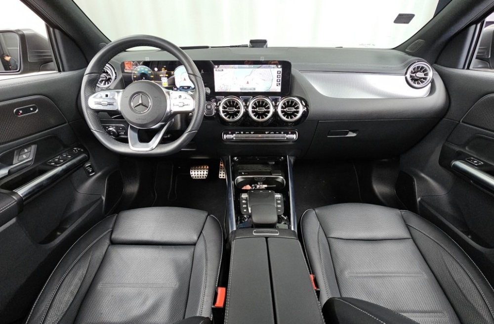Mercedes-Benz EQA-H243