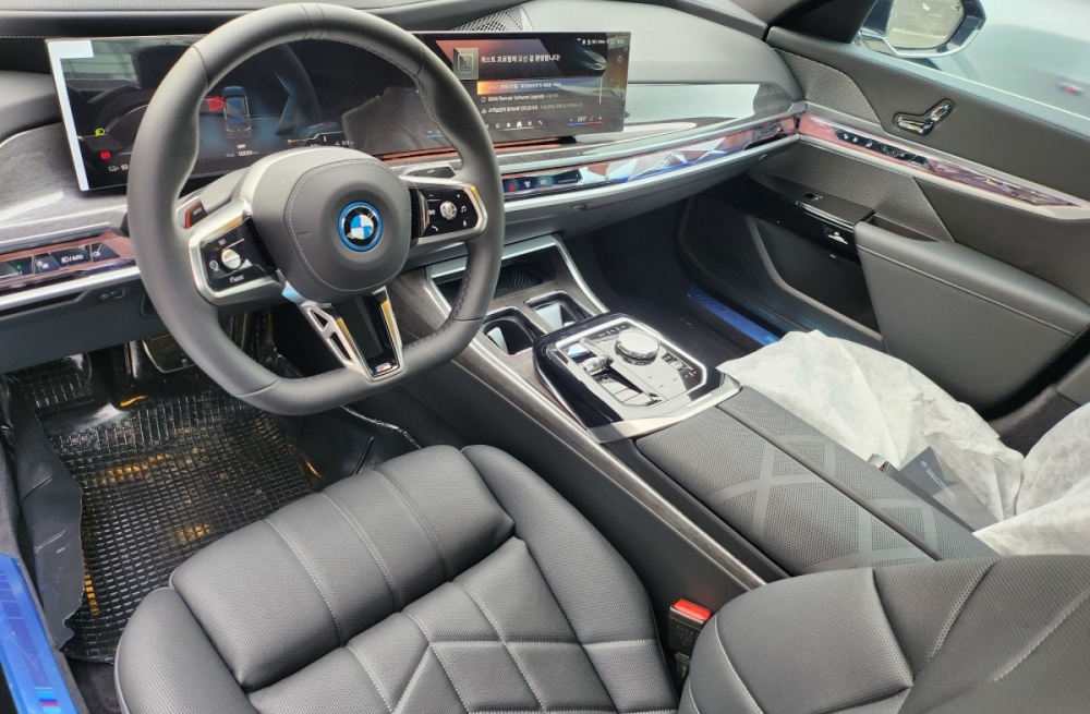 BMW i7 (G70)