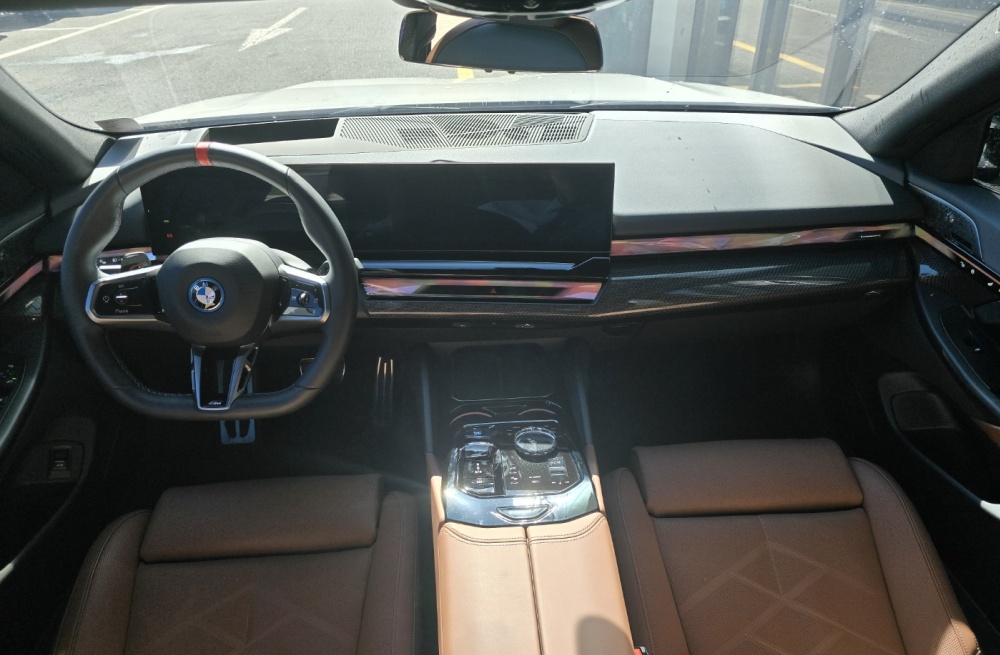 BMW i5 (G60)