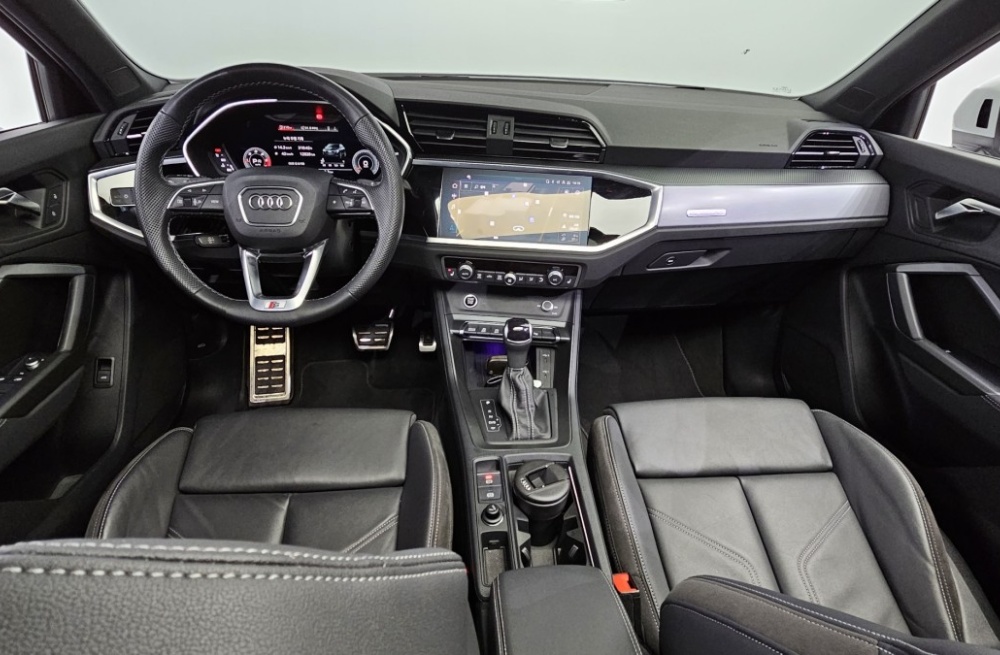 Audi Q3 (F3)