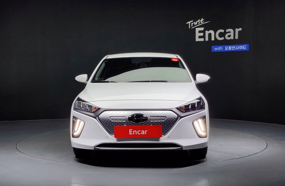 Hyundai The new Ioniq electric