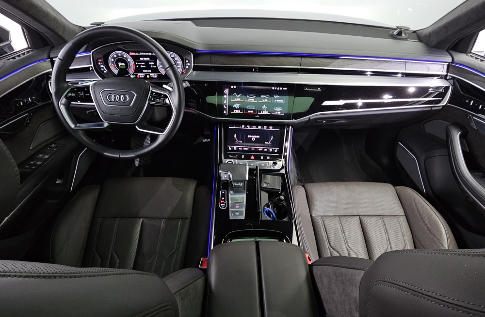 Audi A8 (D5)