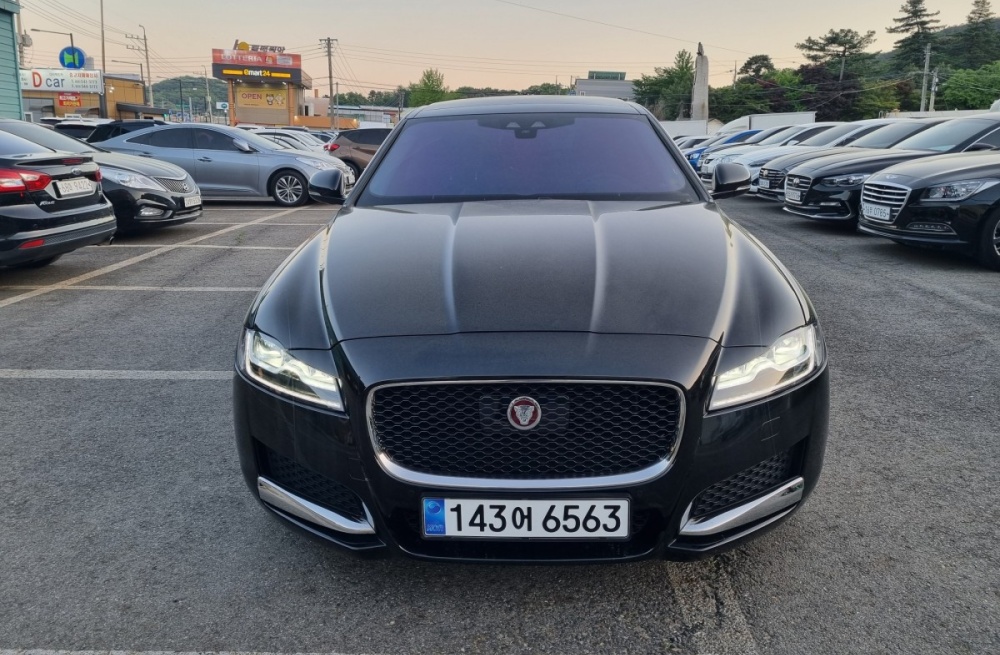 Jaguar XF (X260)