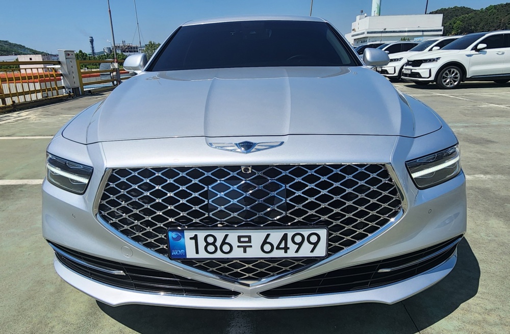 Genesis G90