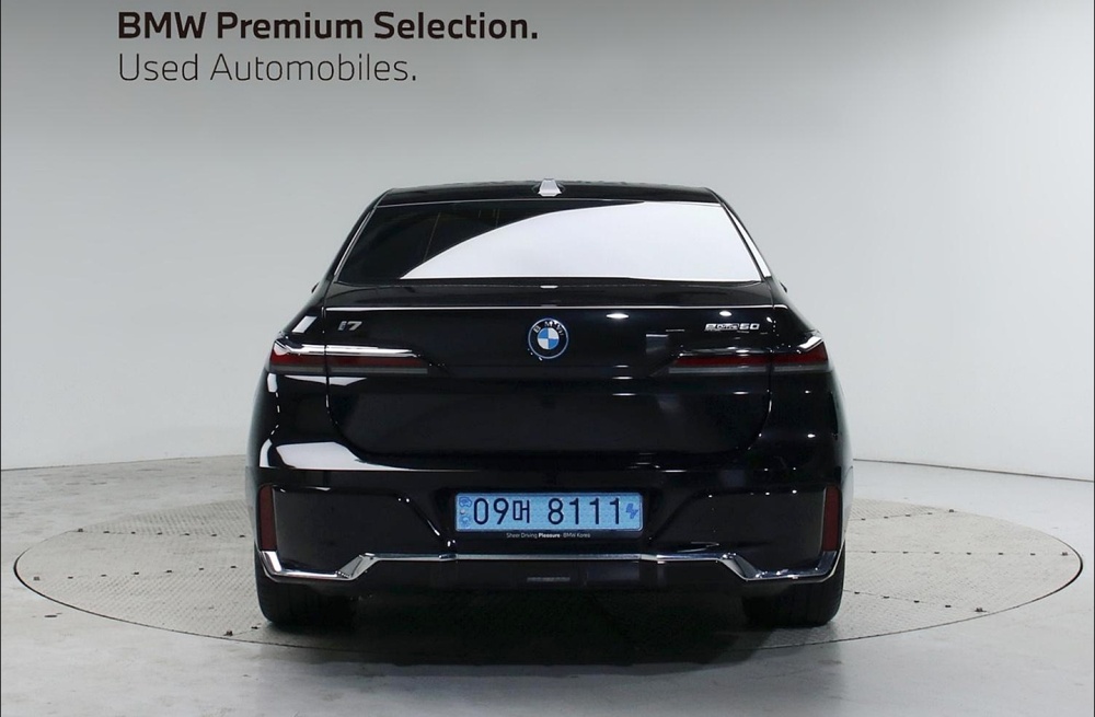 BMW i7 (G70)