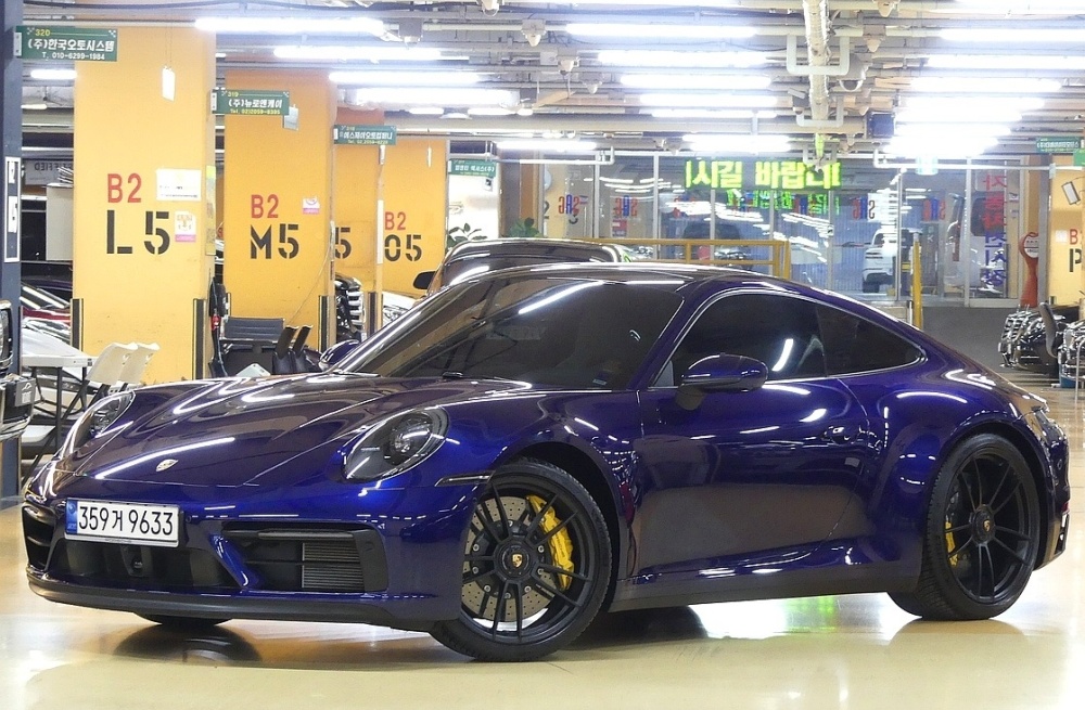 Porsche 911 (992)