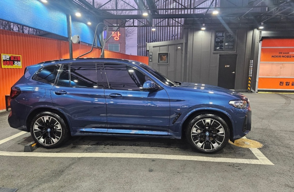 BMW iX3