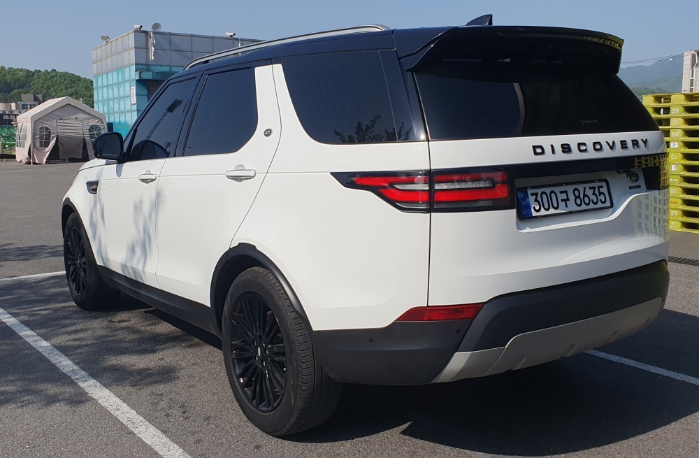 Land rover discovery 5