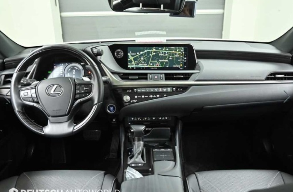 Lexus ES300h 7th generation