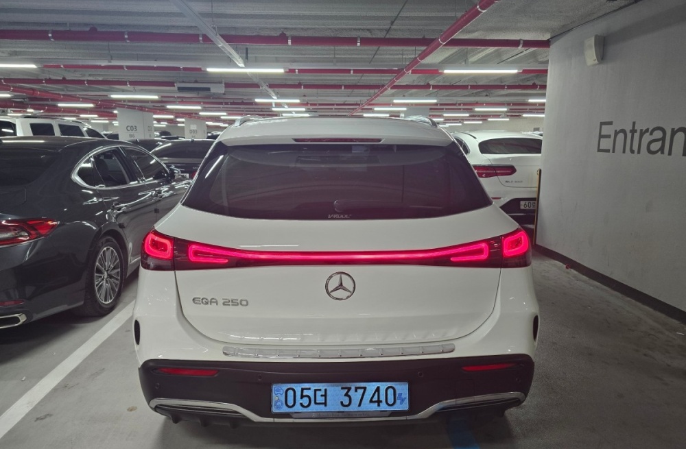 Mercedes-Benz EQA-H243