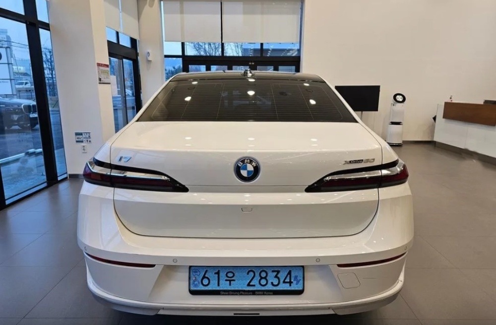 BMW i7 (G70)