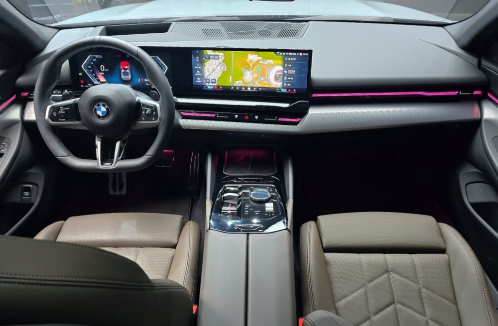 BMW 5 Series (G60)