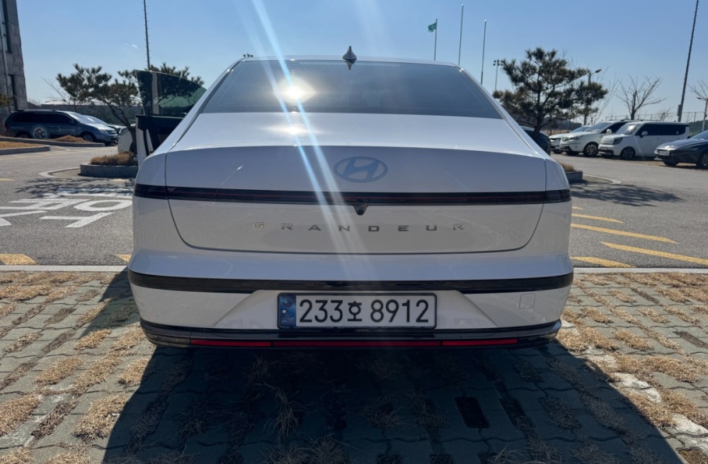 Hyundai Grandeur Hybrid (GN7)