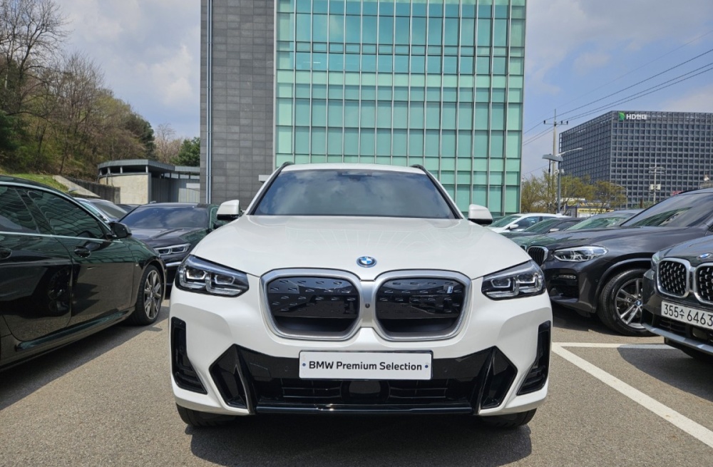 BMW iX3