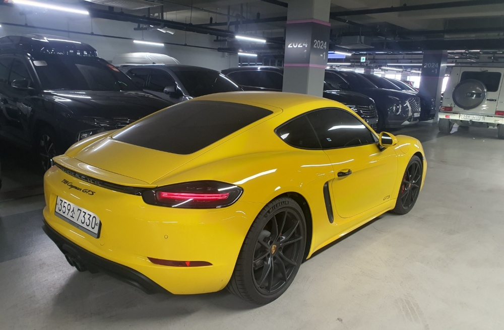 Porsche 718 Cayman