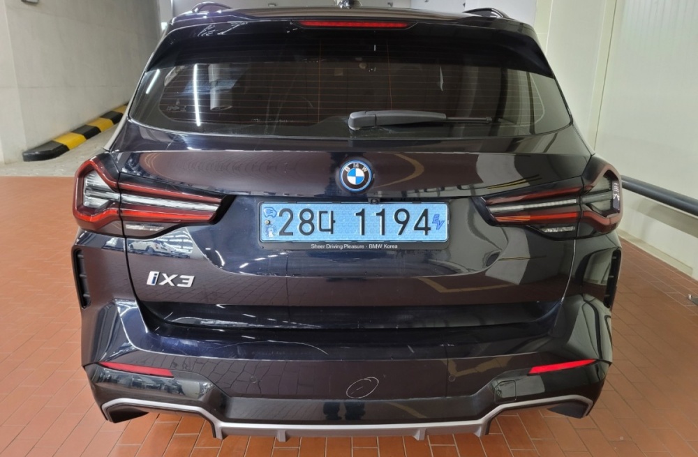 BMW iX3