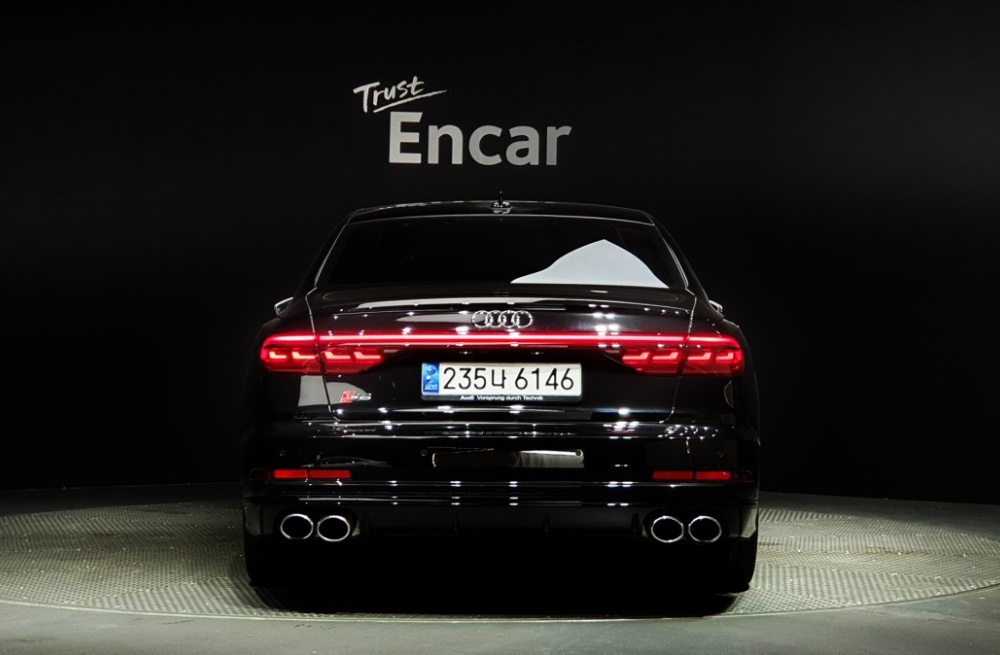 Audi S8 (D5)