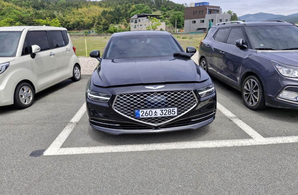 Genesis G90