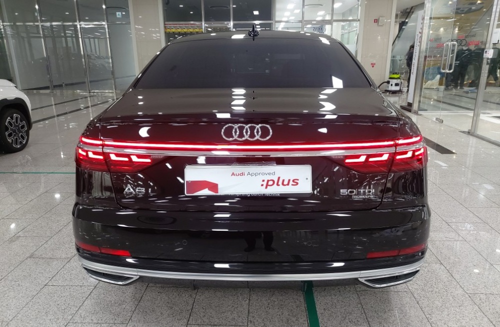 Audi A8 (D5)