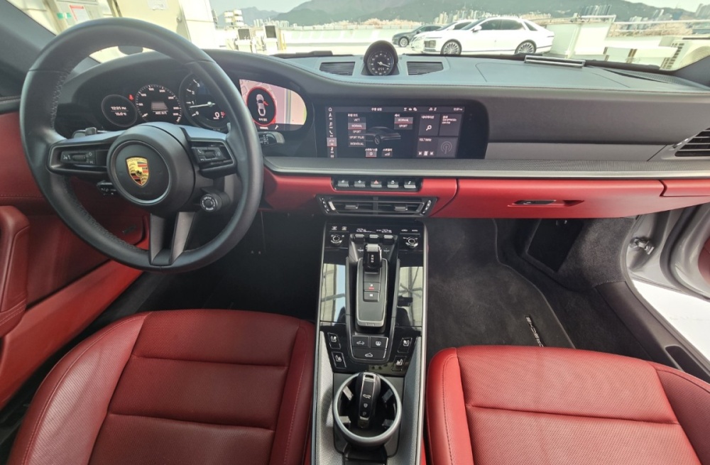 Porsche 911 (992)