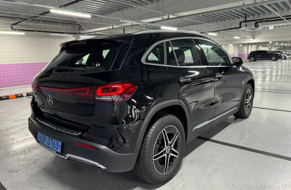 Mercedes-Benz EQA-H243