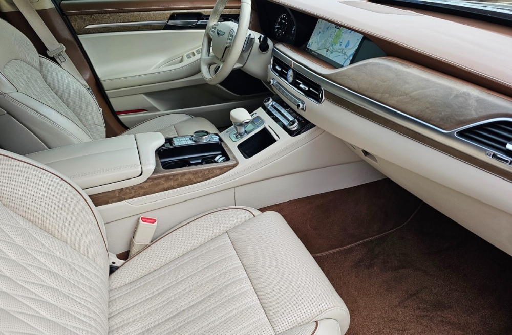 Genesis G90
