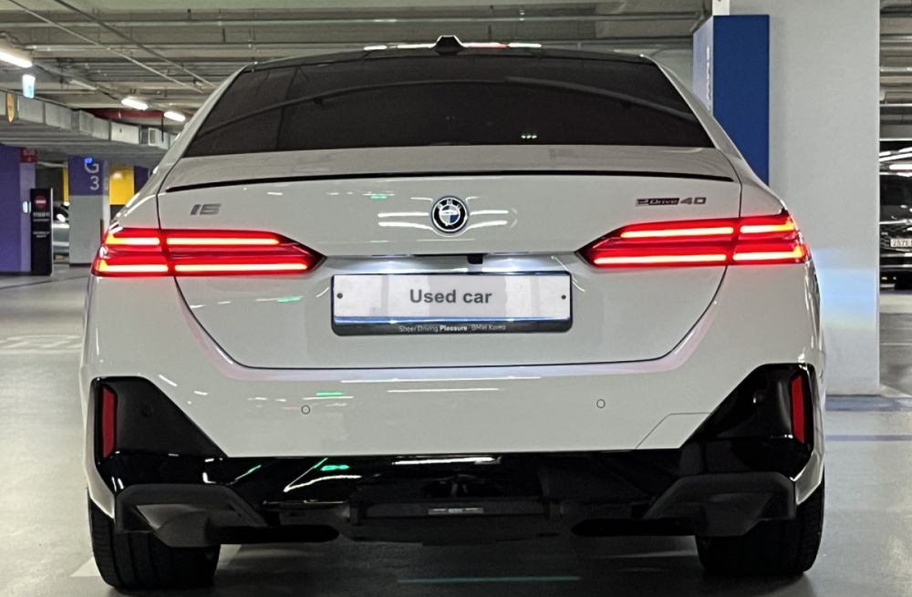 BMW i5 (G60)