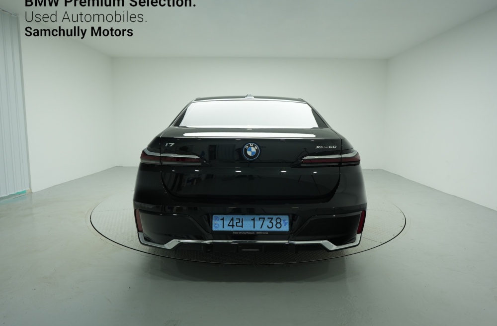 BMW i7 (G70)