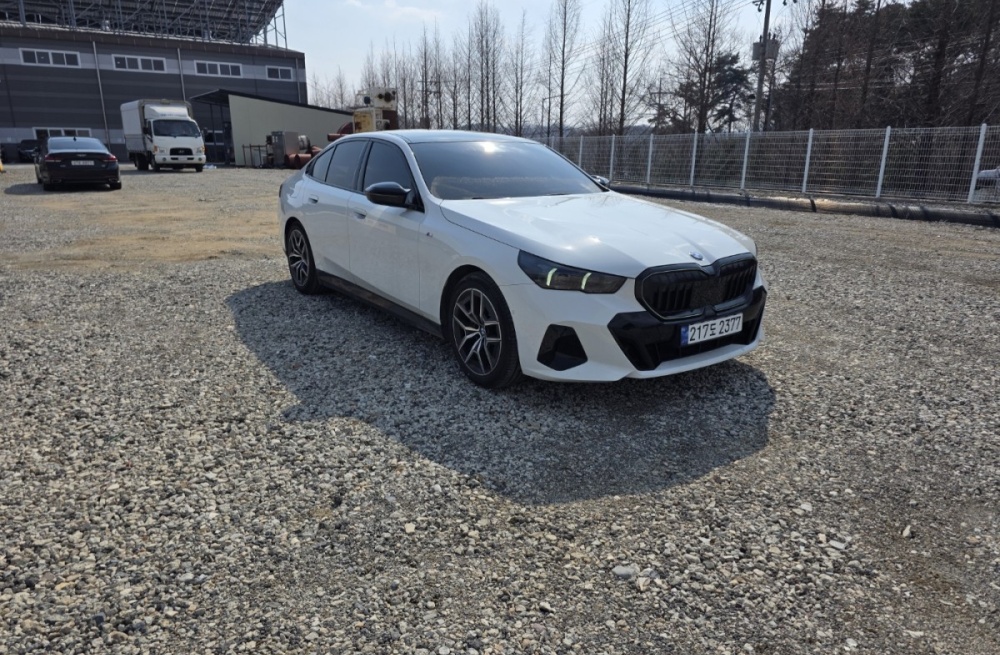 BMW 5 Series (G60)