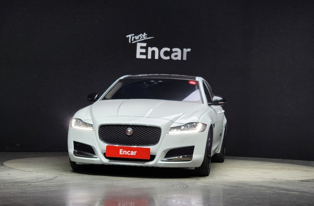 Jaguar XF (X260)