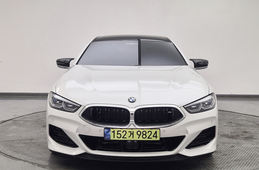 BMW 8 Series (G15)