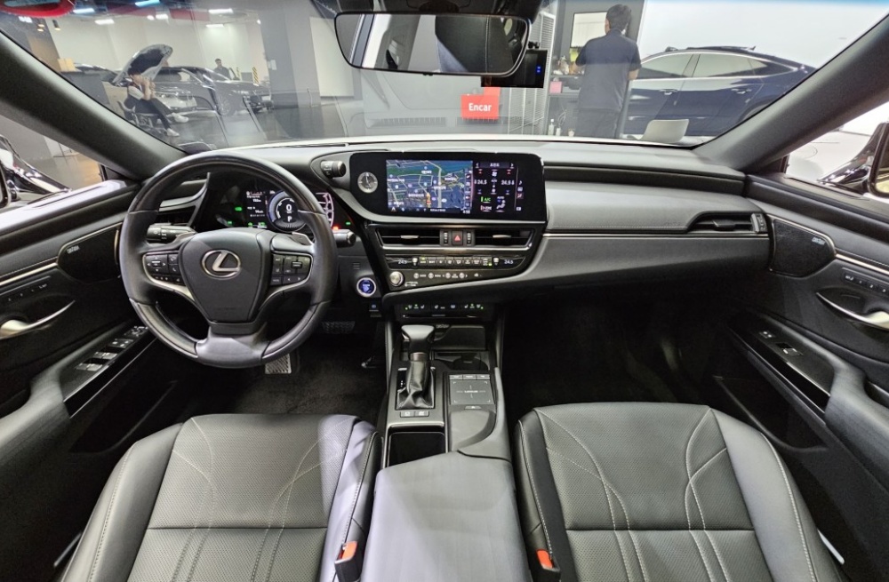 Lexus ES300h 7th generation
