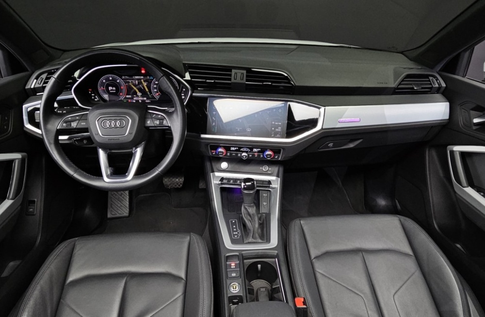 Audi Q3 (F3)