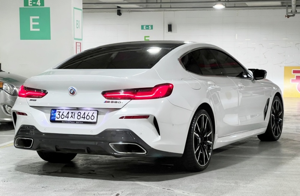 BMW 8 Series (G15)