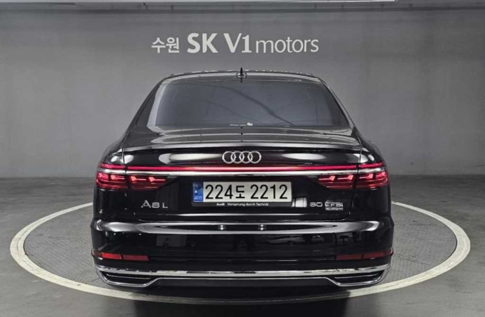 Audi A8 (D5)