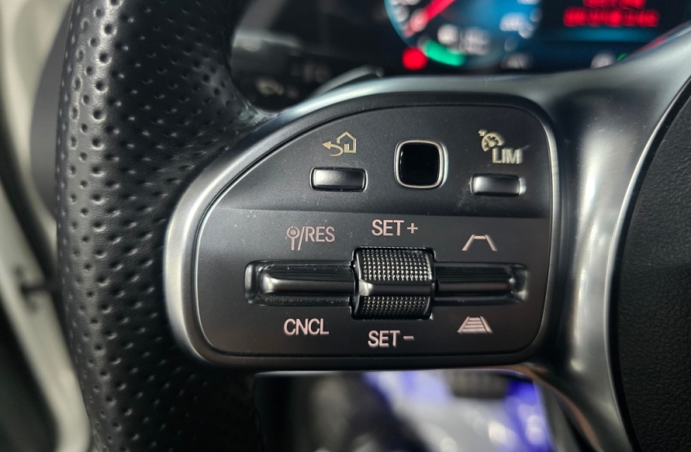 Mercedes-Benz EQA-H243