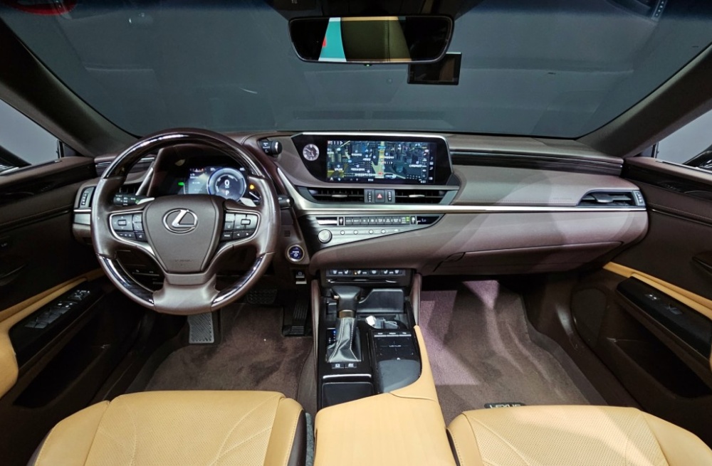 Lexus ES300h 7th generation