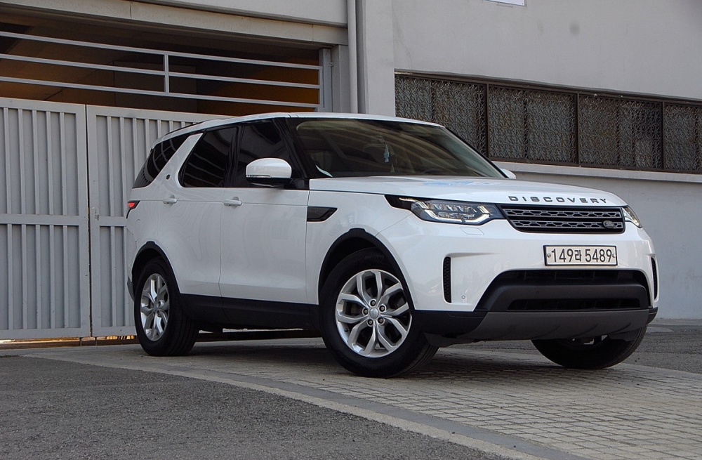 Land rover discovery 5