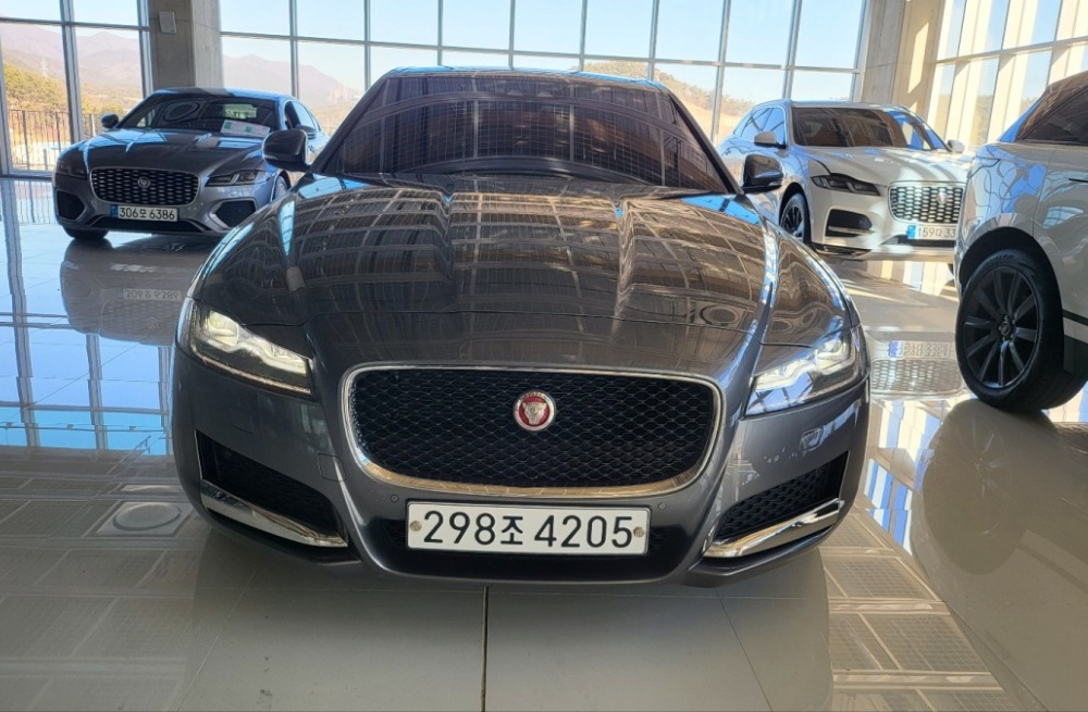 Jaguar XF (X260)