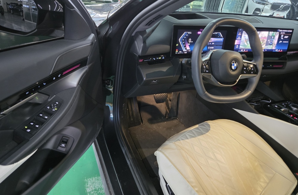 BMW 5 Series (G60)