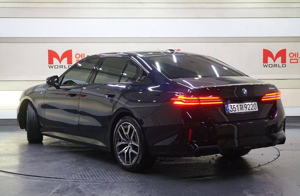 BMW 5 Series (G60)