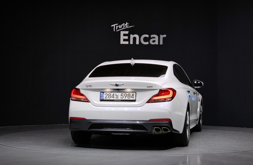 Genesis G70