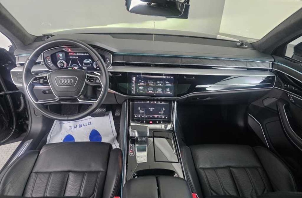 Audi A8 (D5)
